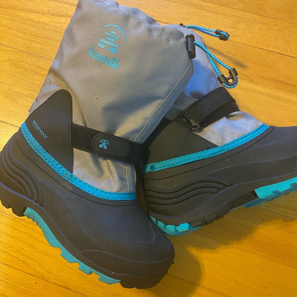 Kids Kamik Snowboots Size 3 Brand New